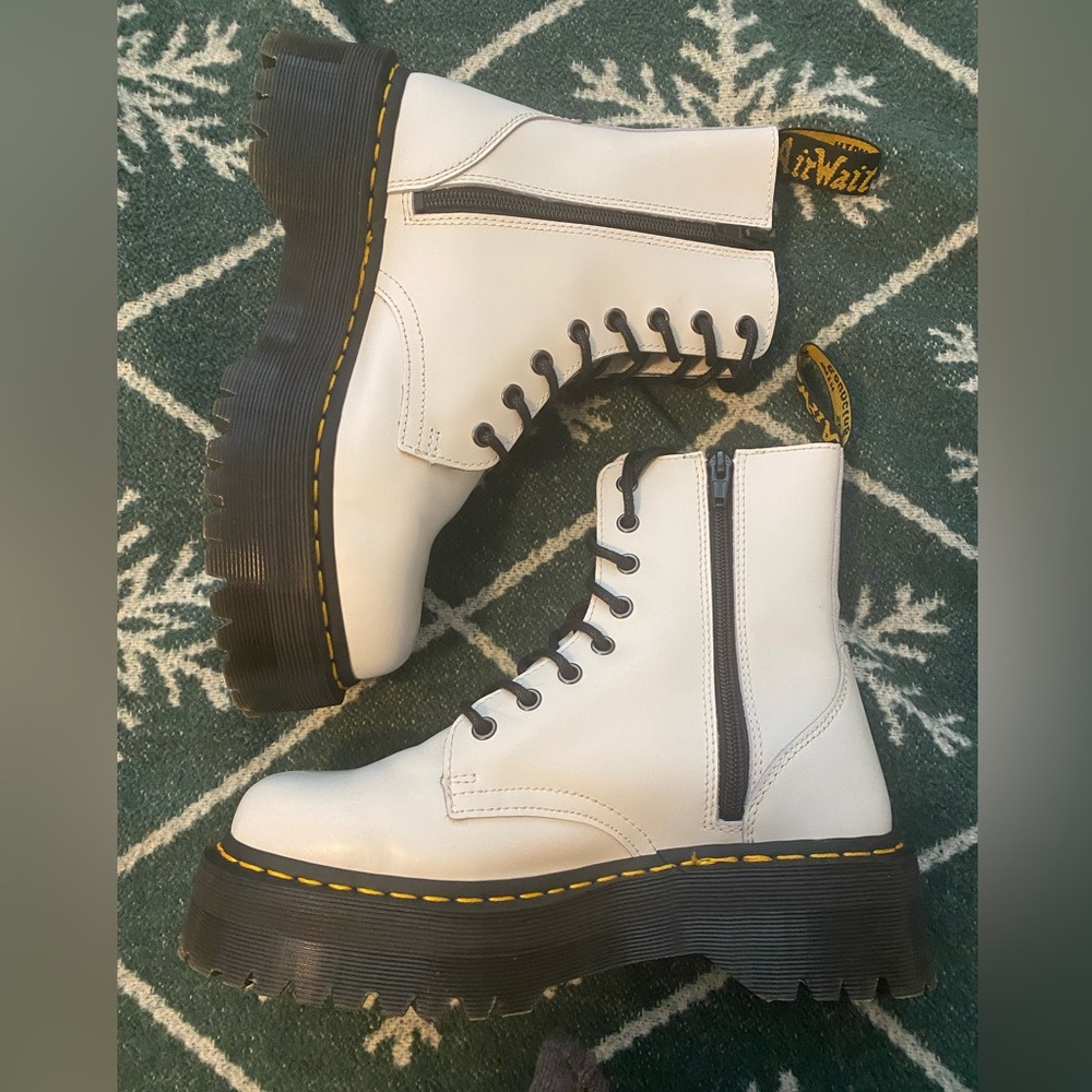 Dr. Martens Jadon White Platform Airwave Women’s Size 7M